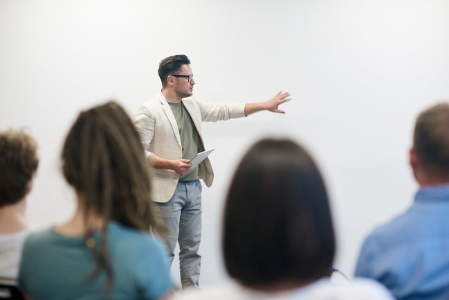 Formation professionnelle : le leadership et les compétences commerciales en tête des besoins des employeurs